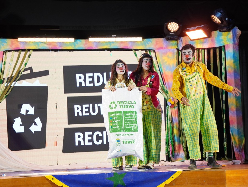 Teatro e diversão levam conscientização ambiental aos alunos da rede municipal de ensino